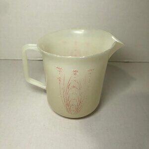 Vintage Tupperware 134 Plastic 2 Cup Liquid Measuring Cup Raised Red Writing